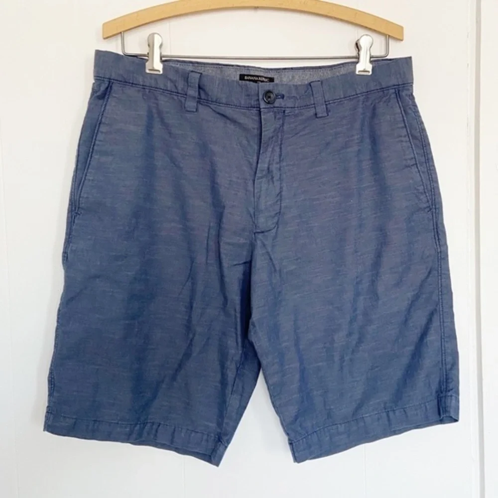 Banana Republic blue‎ chambray flat front shorts 33 10” inseam